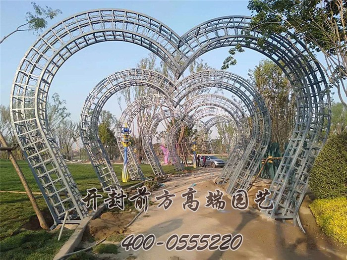 恒大旅游城心形拱門(mén)造型